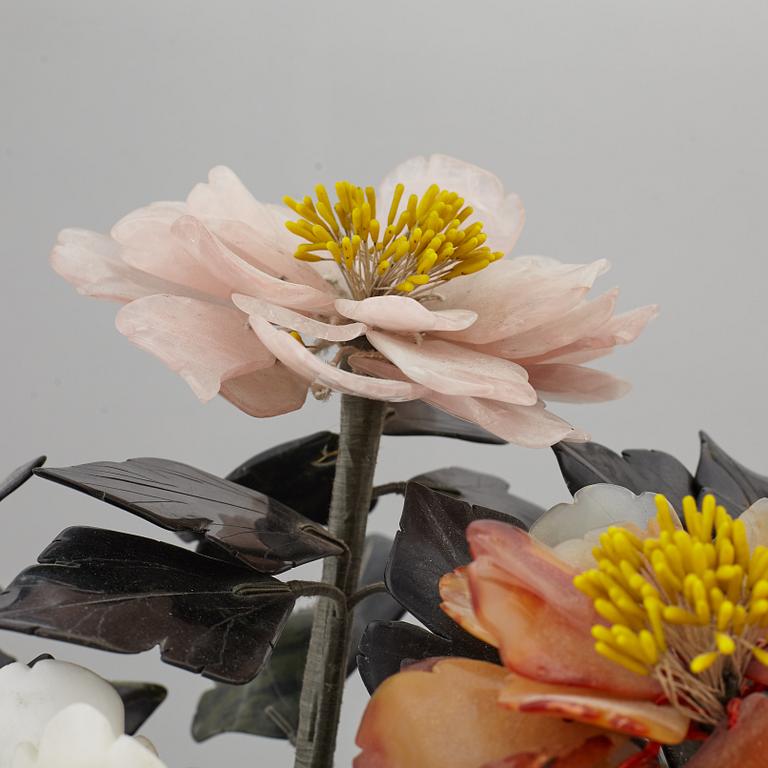 Two table decorations of different materials including agathe, nephrite quartz, stone, 20th century.