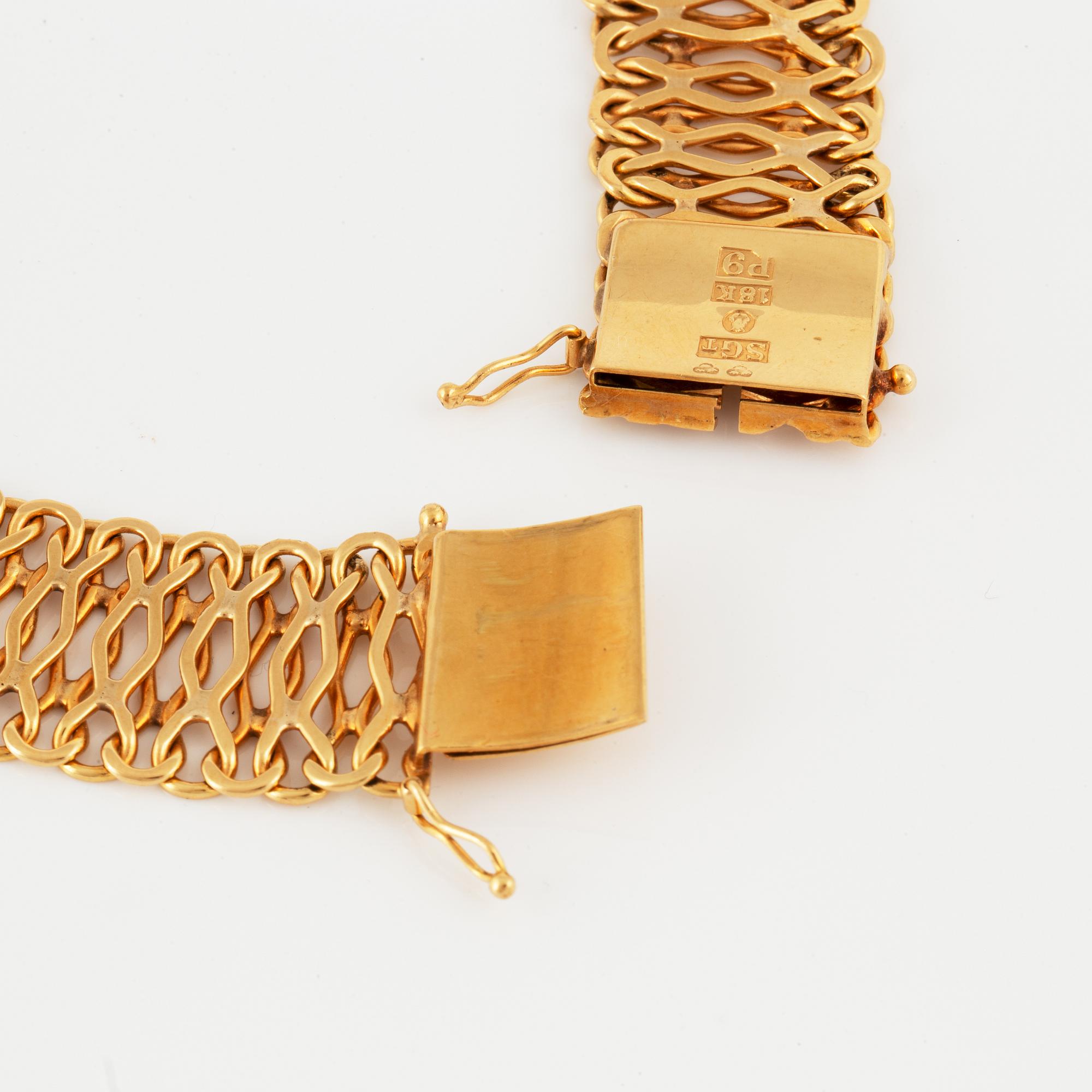18K gold necklace.