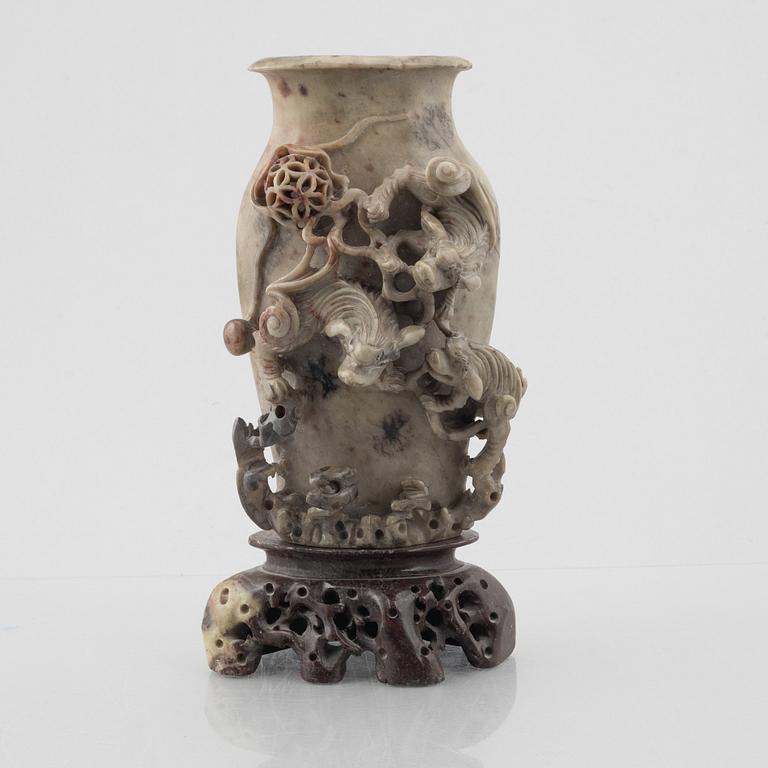 Vas, soapstone, Kina, 1800-/1900-tal.