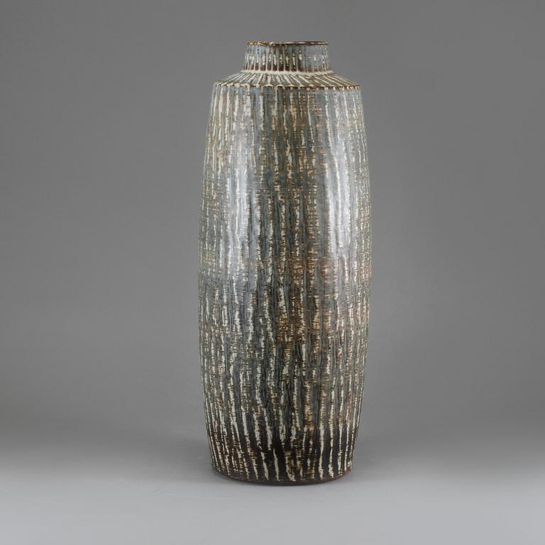 GOLVVAS, stengods, "Rubus", Gunnar Nylund, Rörstrand,
