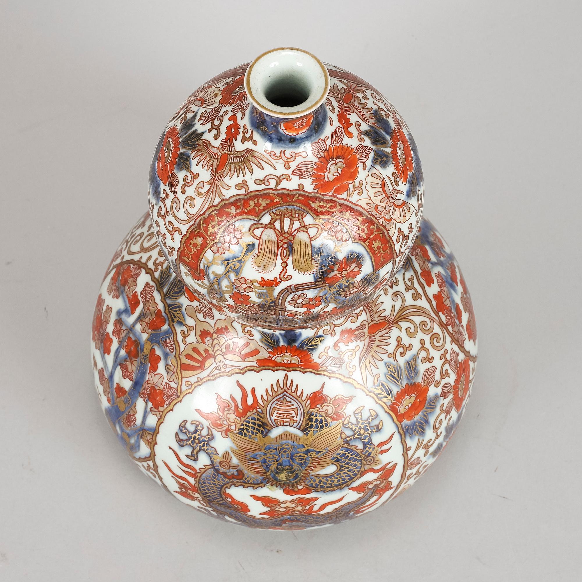 VAS, porslin. Japan, Meiji (1868-1912).