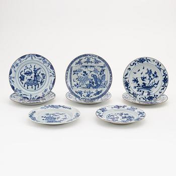 Tallrikar, åtta stycken, olika. Kina, Qingdynastin, Qianlong (1736-95).