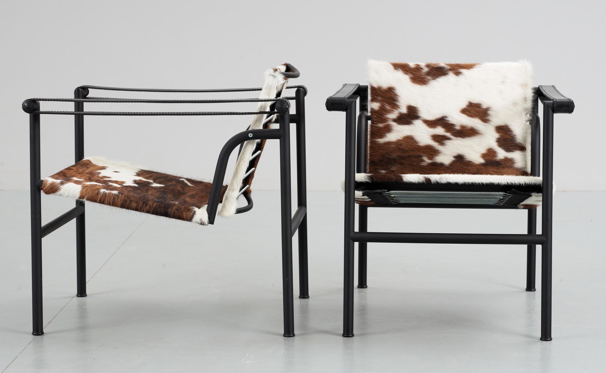 LE CORBUSIER, karmstolar, ett par, "LC-1", Cassina, Italien.