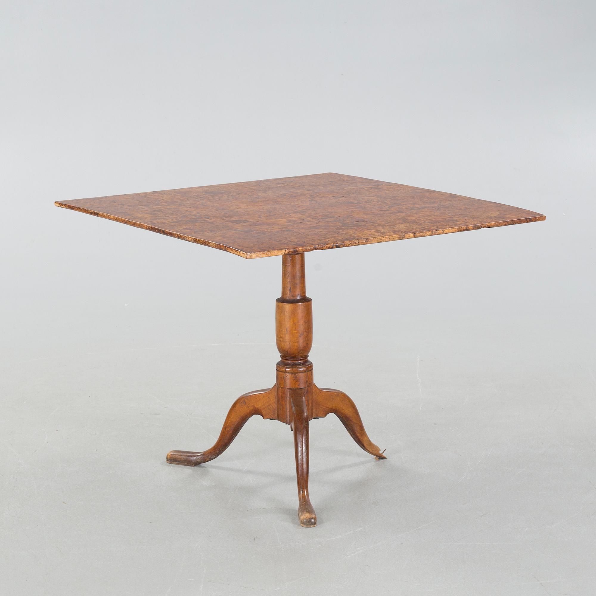 A folding table by Lorentz Lundelius (1776-1805).