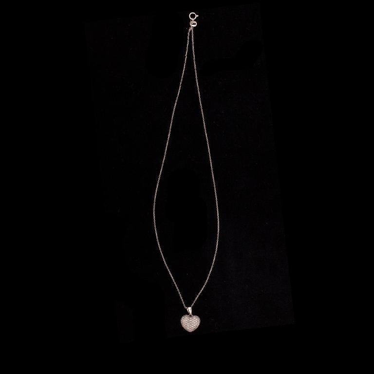 HÄNGSMYCKE, 18K vitguld, diamanter tot. 0,26 ct. Vikt 3,5 g. Intyg.