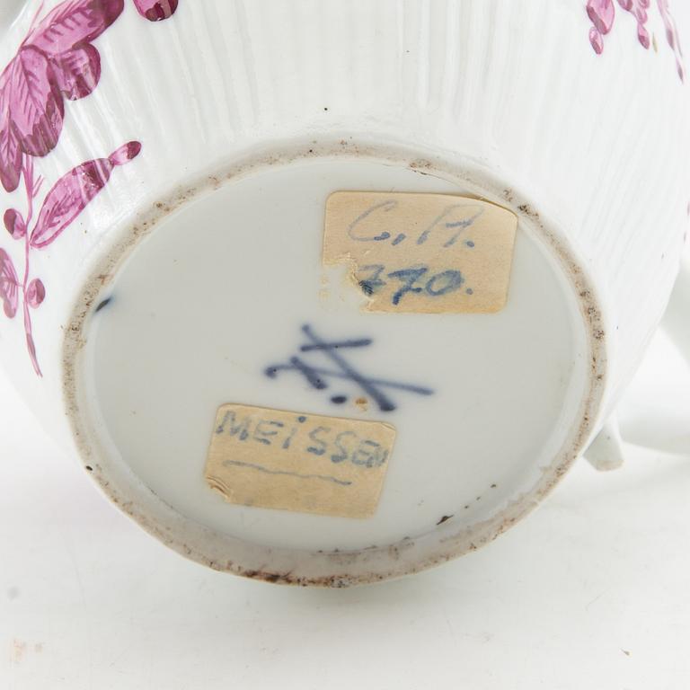 Teapot Meissen porcelain 18th century.