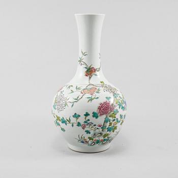 VAS, porslin, Kina, 1900-tal.