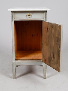 POTTSKÅP, gustaviansk stil, 1900-talets första hälft.