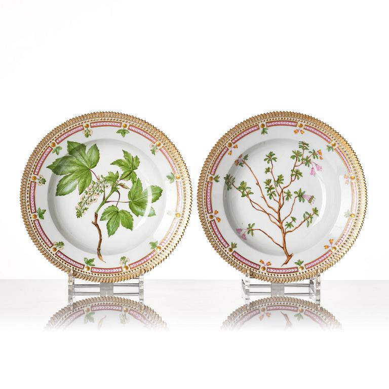 A set of 12 Royal Copenhagen 'Flora Dancia' soup dishes, Denmark, 20th Century.