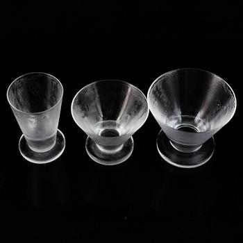 VICKE LINDSTRAND, a 16-piece 'Iced' glass service, Orrefors.