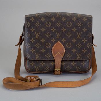 VÄSKA, "Cartouchiere", Louis Vuitton.