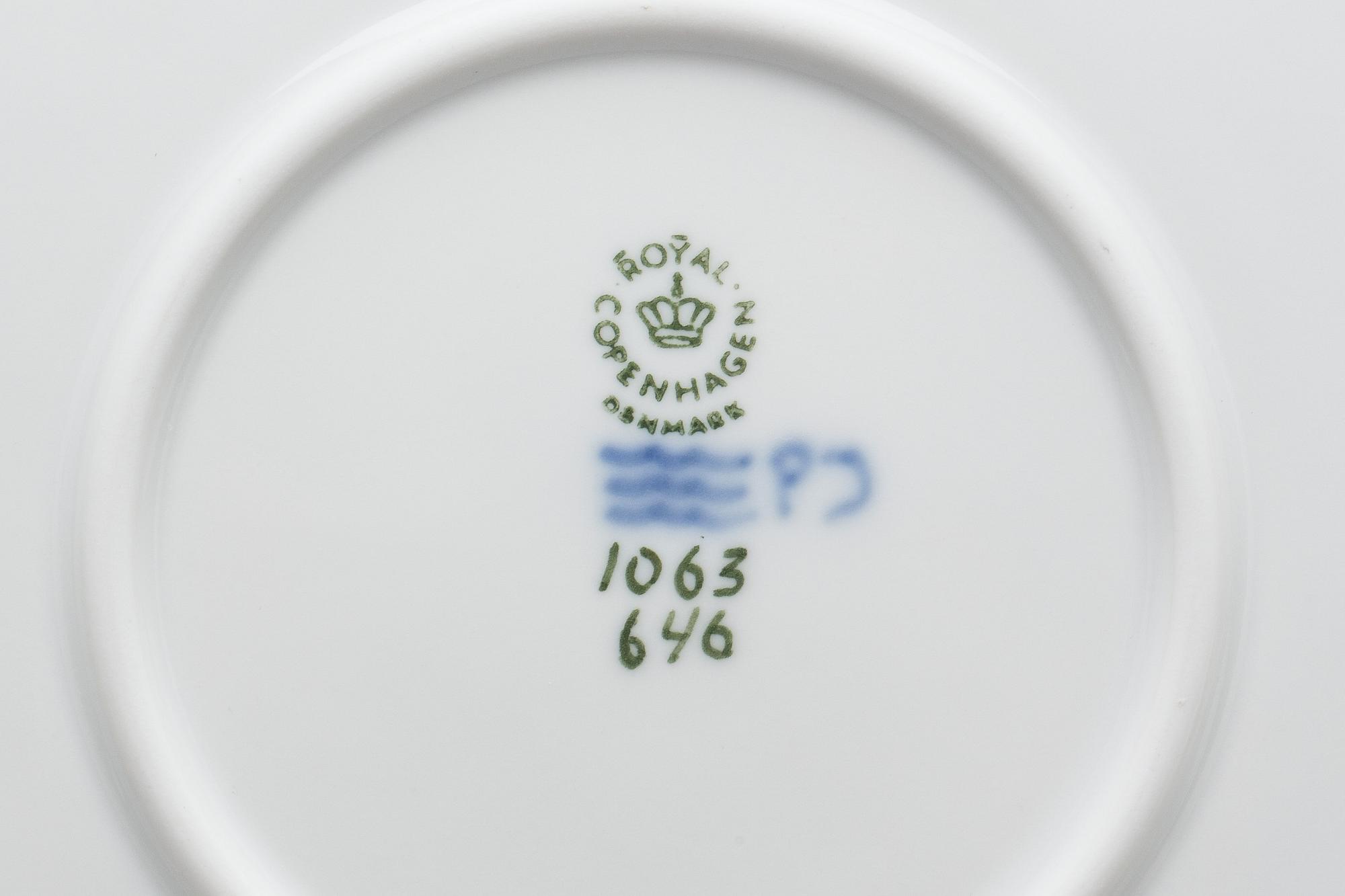 VASER, ett par och FAT, porslin, Royal Copenhagen.