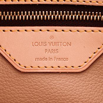 LOUIS VUITTON, a monogram canvas shoulder bag "Petite Bucket".