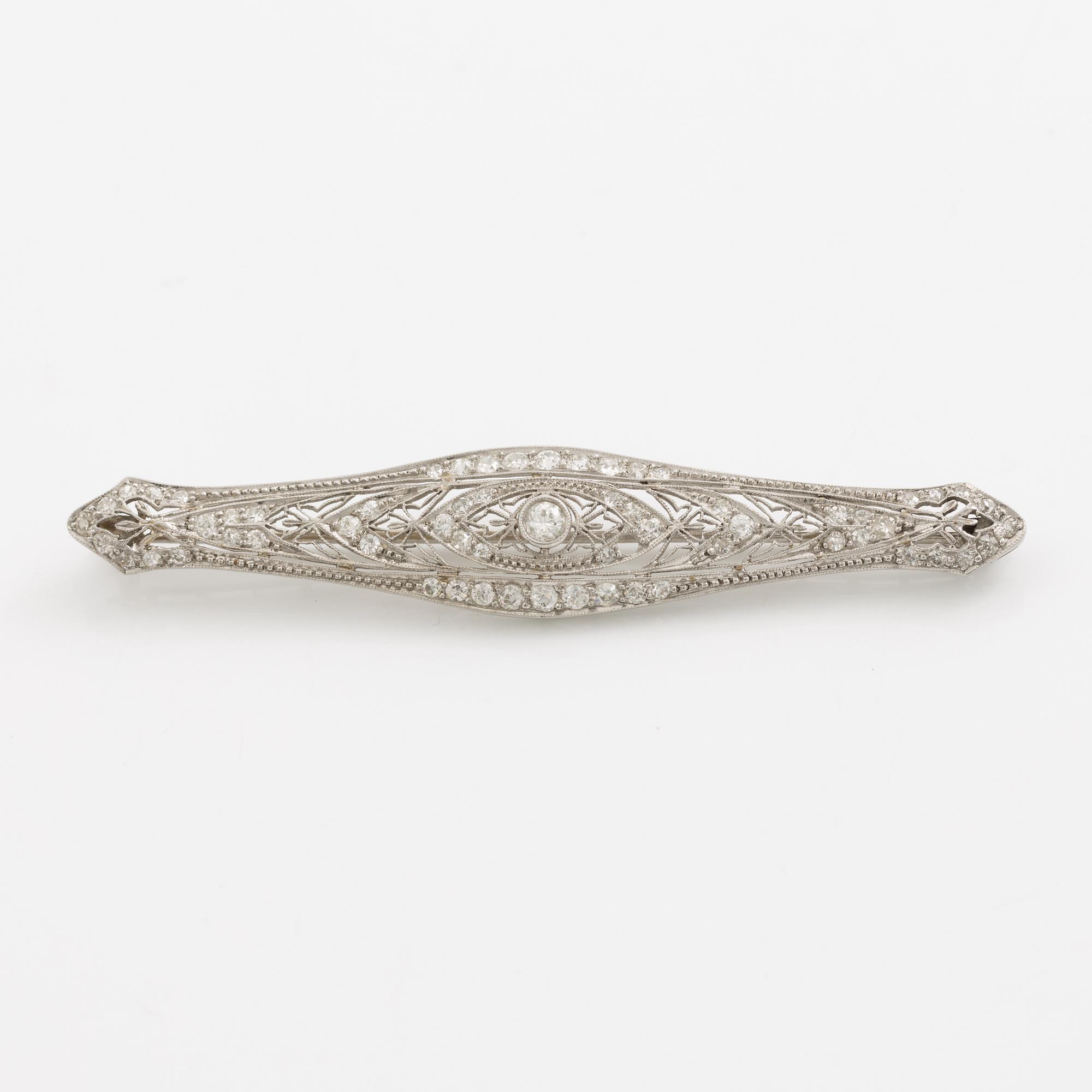 Brooch, Art Deco, platinum with brilliant-cut diamonds, old cut, first half of the 20th century.