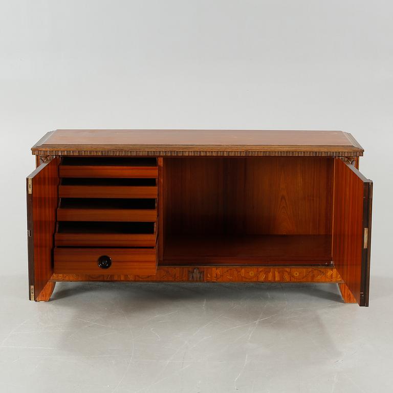 A 1920/1930s sideboard.