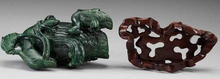 A green stone sculpture of two ducks, presumably late Qing dynasty.