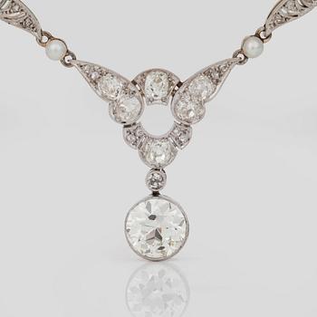 COLLIER med gammalslipade diamanter och pärlor, 1910-tal.