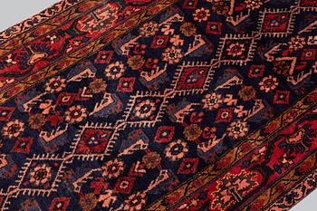 A Hamadan runner, approx. 540 x 110 cm.