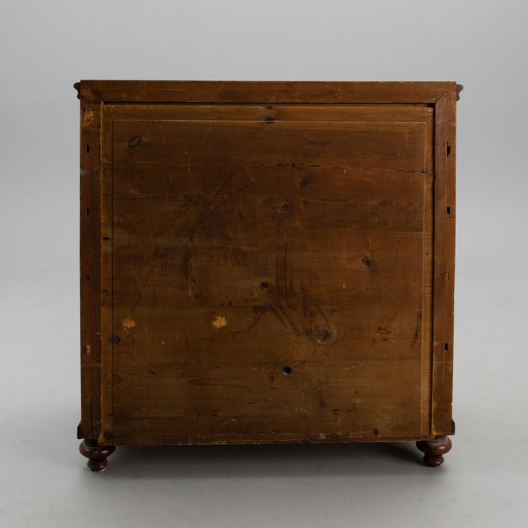 Probably 1840s English chest of drawers.