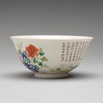 A famille rose bowl with chicken, hens and a poem, Qing dynasty with Guangxu mark (1875-1908).