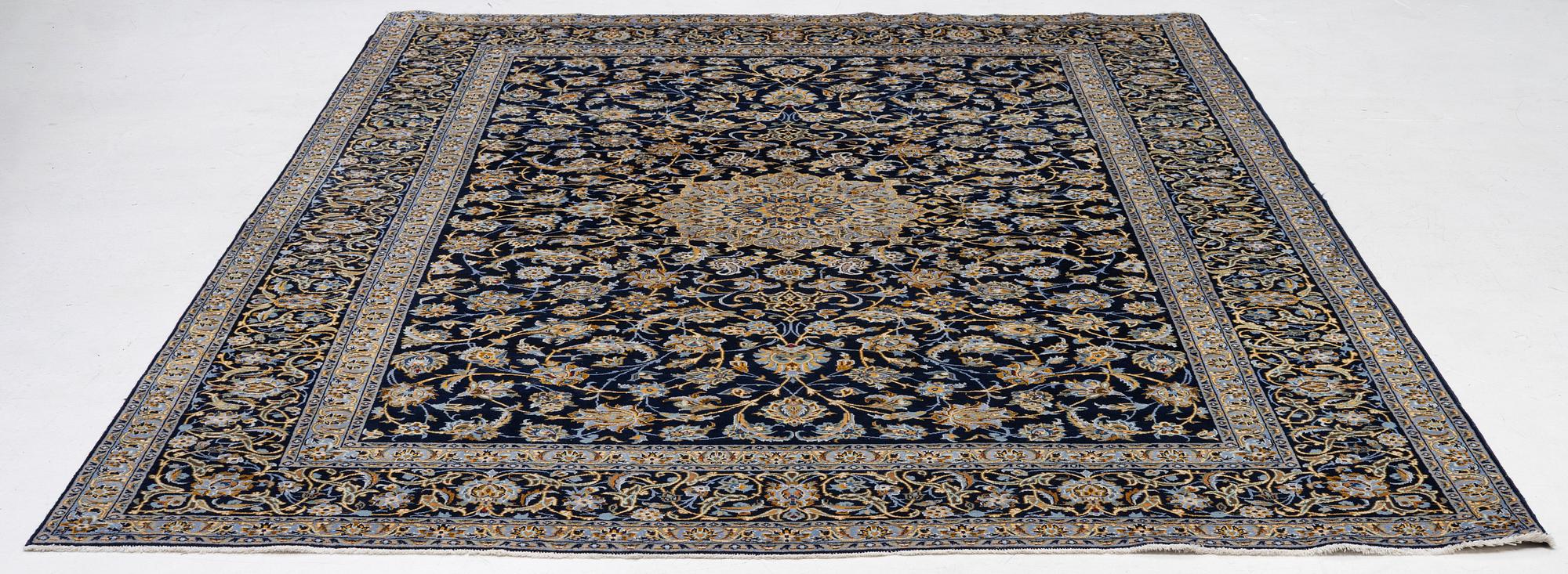 Matta, Keshan, ca 385 x 270 cm.