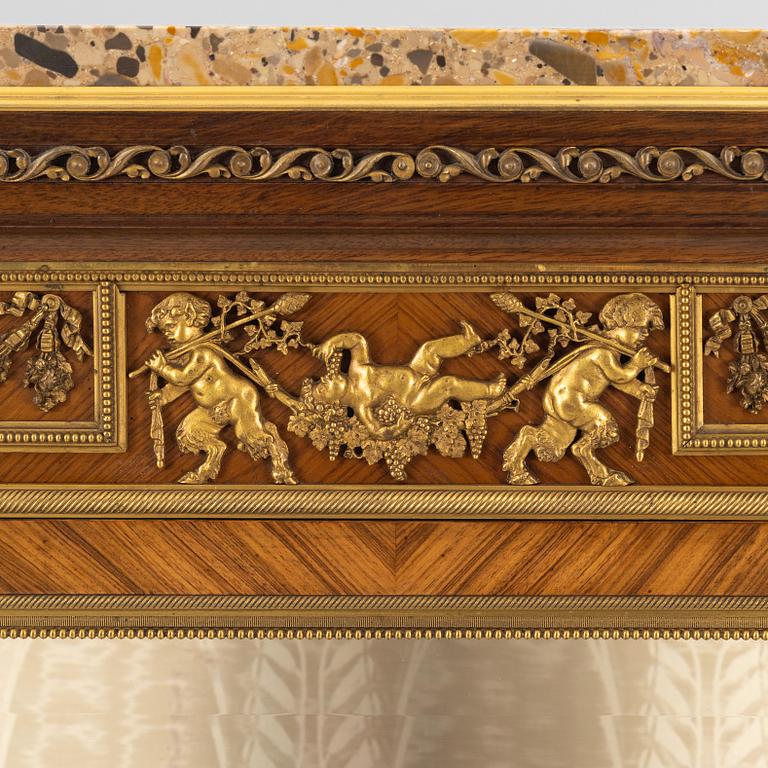 Display cabinet, Louis XV style, ca 1890-1910.