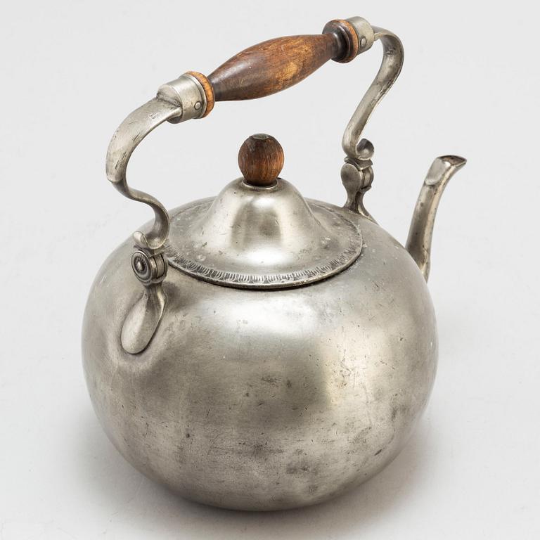 A German pewter teapot, Fein Blok Zinn 1800.