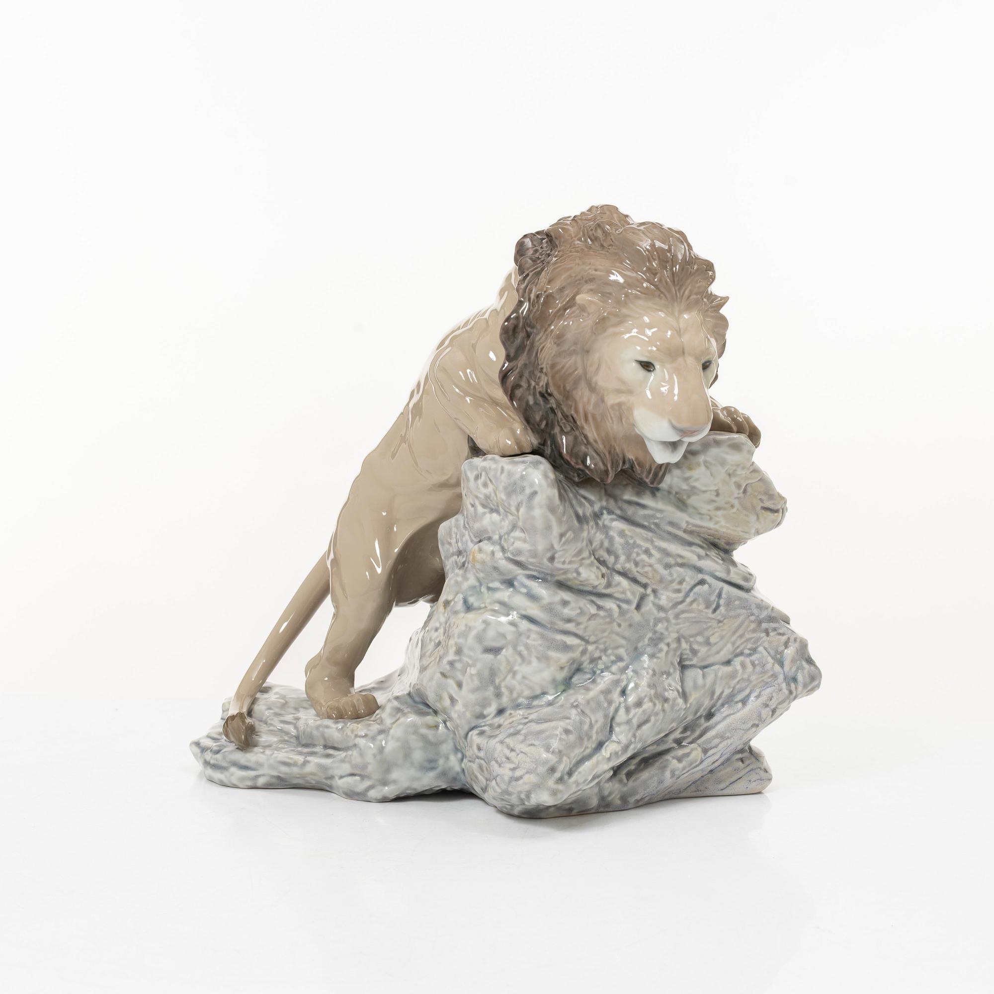 Lladró, figurin, "Lion pouncing", Spanien.