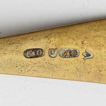 BESTICK, två stycken, omkring år 1800.