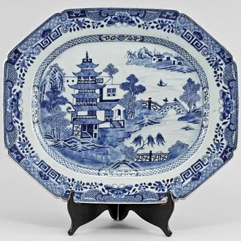 STEKFAT, porslin, Kina, 1700-tal.