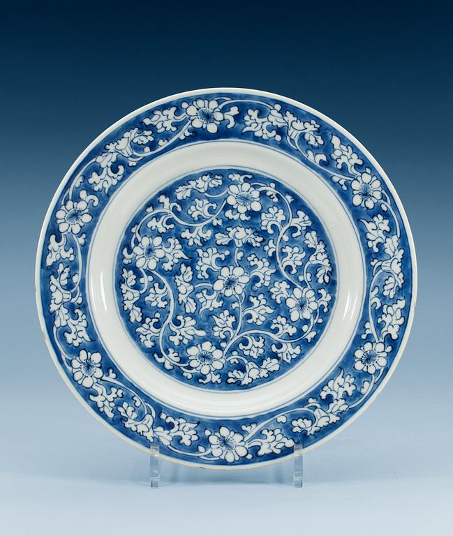 A blue and white dish, Qing dynasty, Kangxi (1662-1722). With Johanneum mark N: zi7.