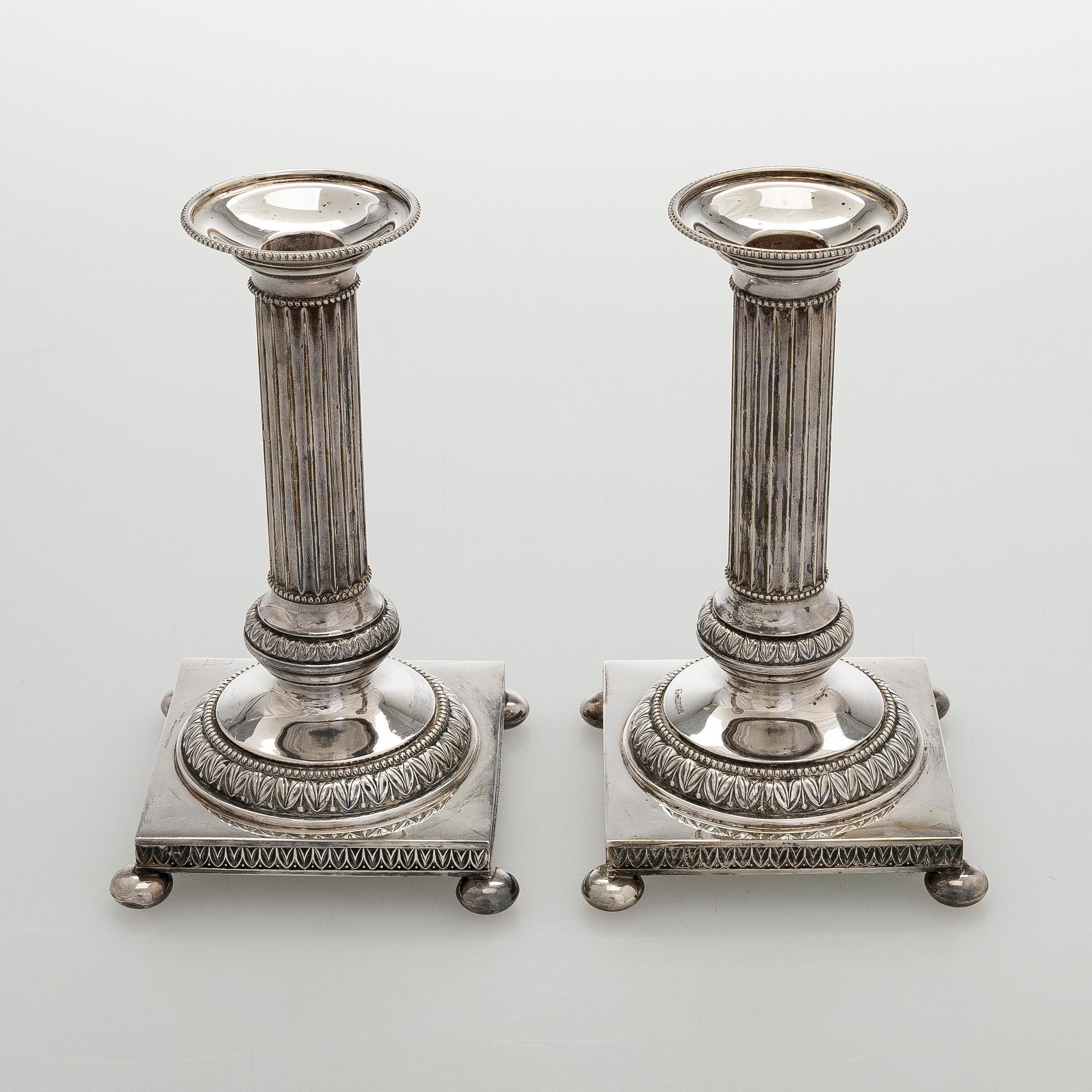 Ljusstakar, ett par, silver, Kultateollisuus, Åbo 1965 och 1970.