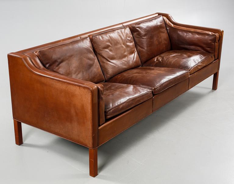 A sofa with model number 2213, designed by Borge Mogensen for Fredricia Stolefabrik.