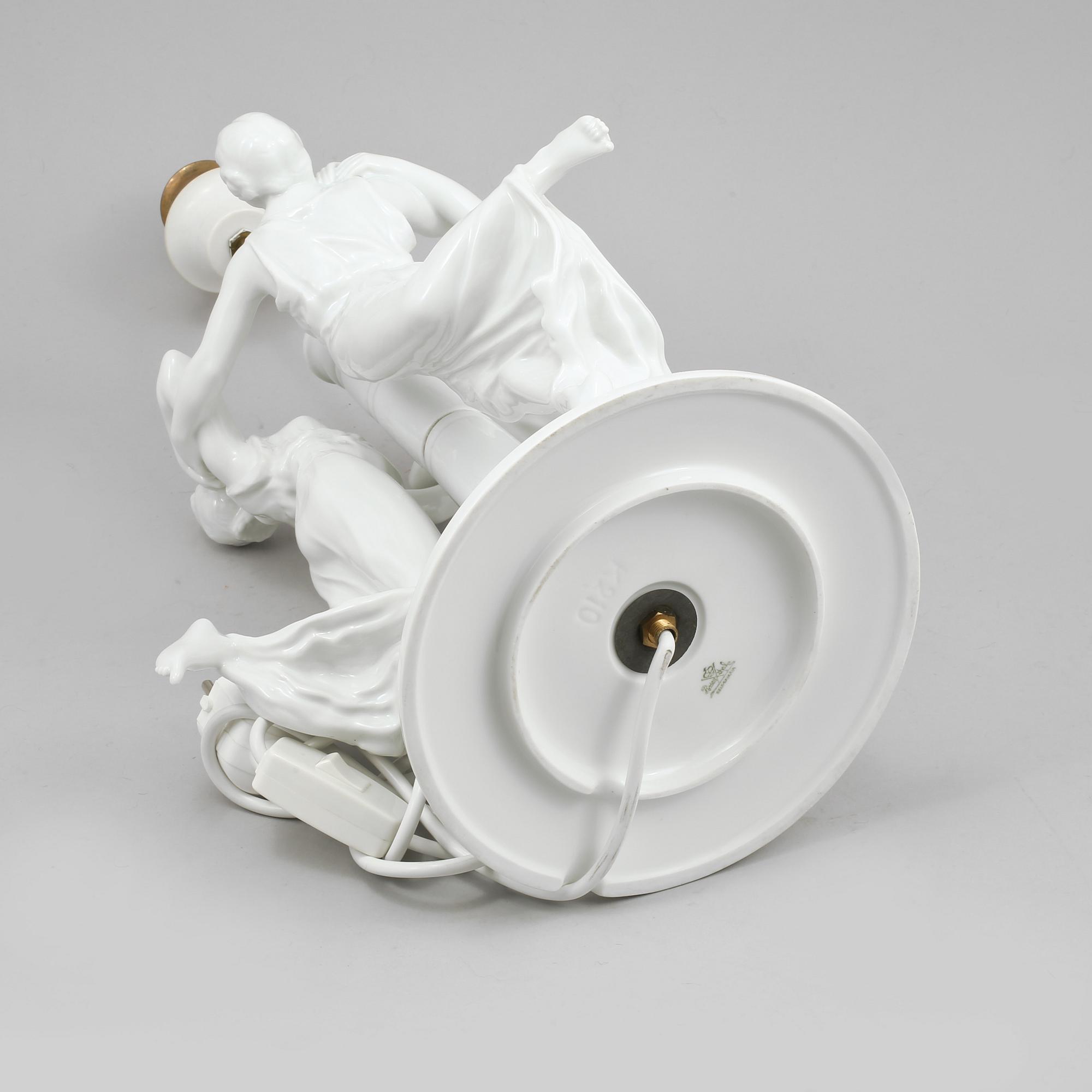 BORDSLAMPA, porslin och mässing, Karl Himmelstoss, Rosenthal, 1900-talets första hälft.