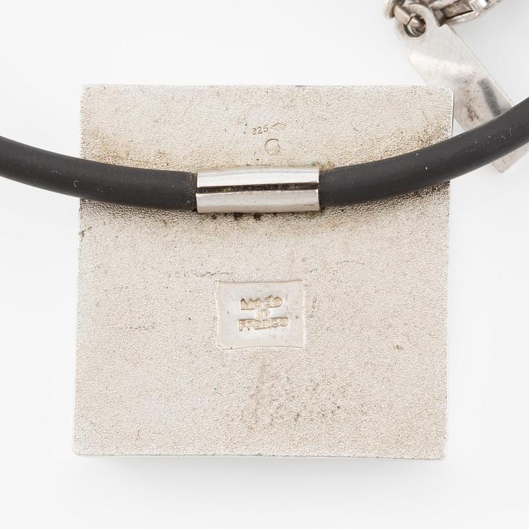 Yves Saint Laurent, armring och hänge, silver.