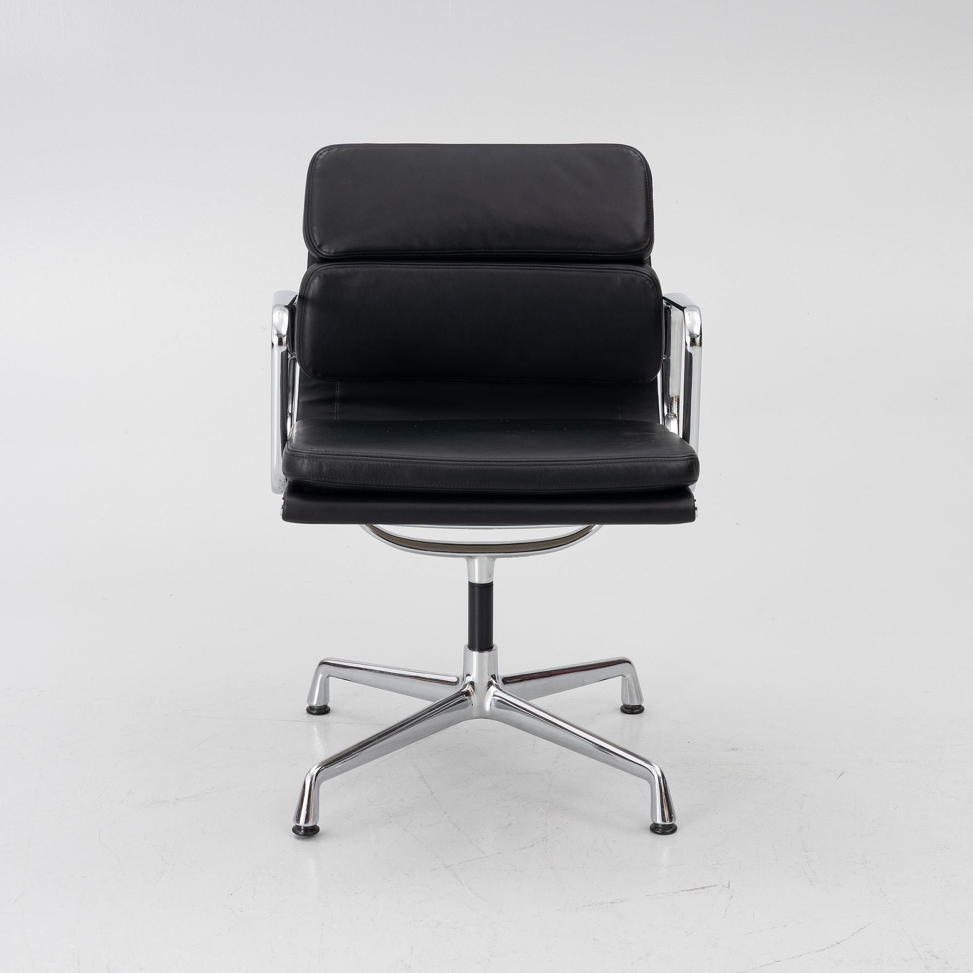 Charles & Ray Eames, Chair, “Soft Pad Alu Chair”, model EA208, Vitra.
