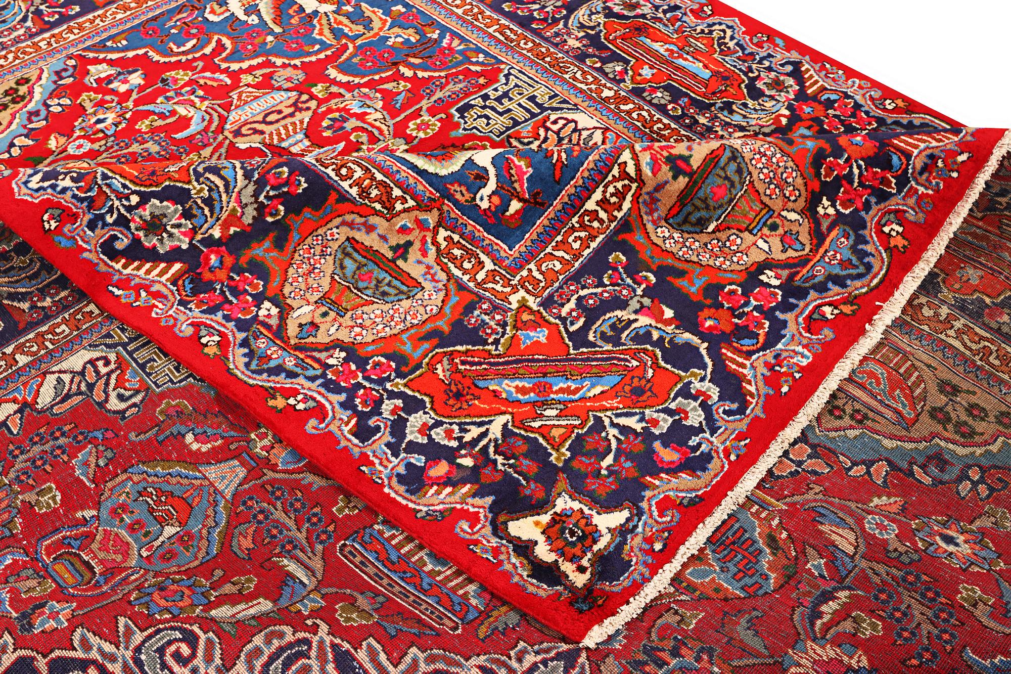 A Kashan carpet, a. 376 x 298 cm.