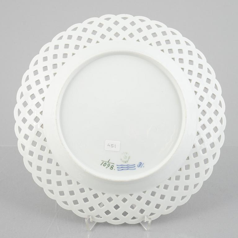 A 'Blue Fluted Full Lace' porcelain fruit basket with stand, Royal Copenhagen, model 1052 and 1098, 1898-1923.