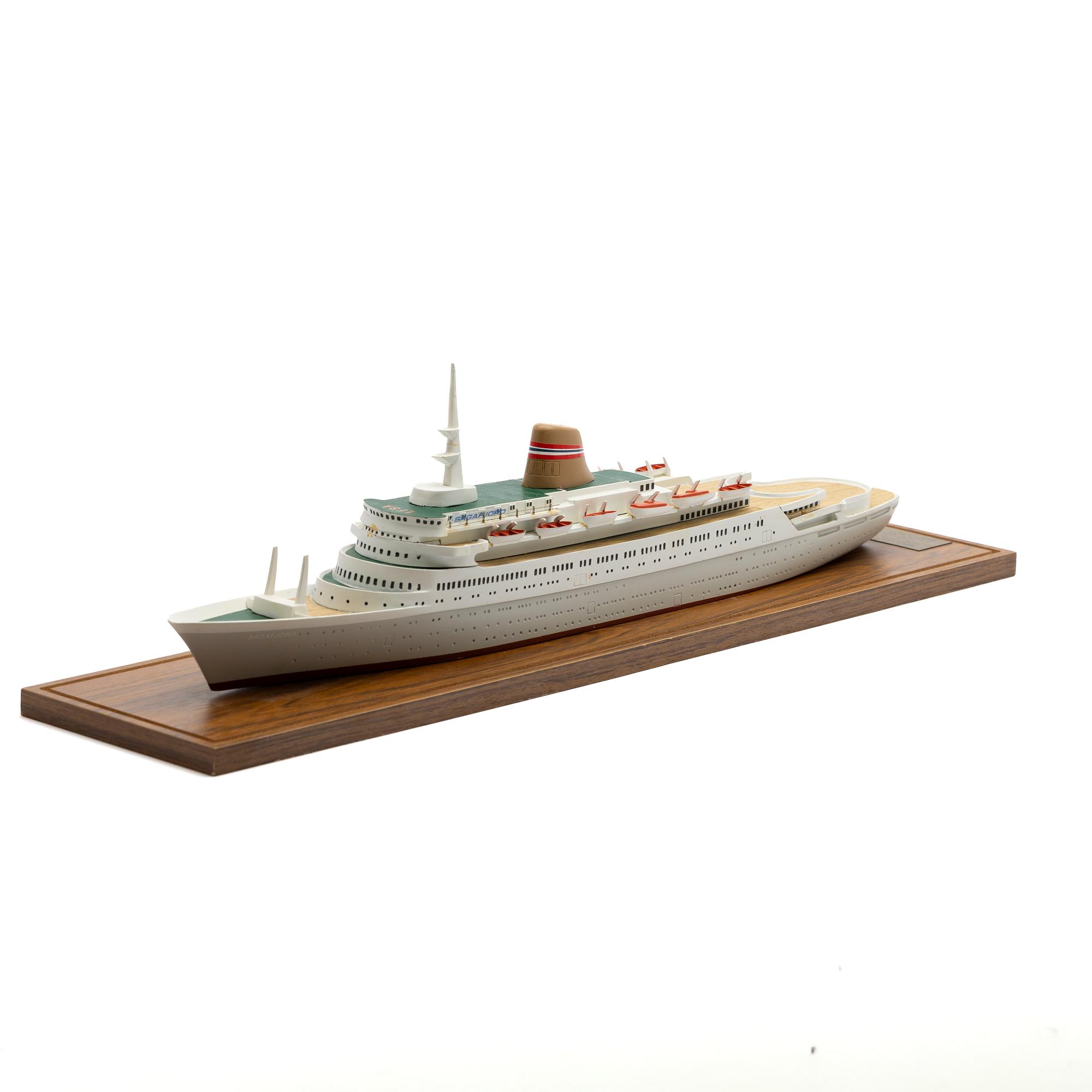 Sagafjord travel agency model / ship model.