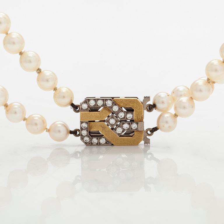 Pärlcollier, lås 18K guld med diamanter. St Eriks Silversmedja, Stockholm, 1987.