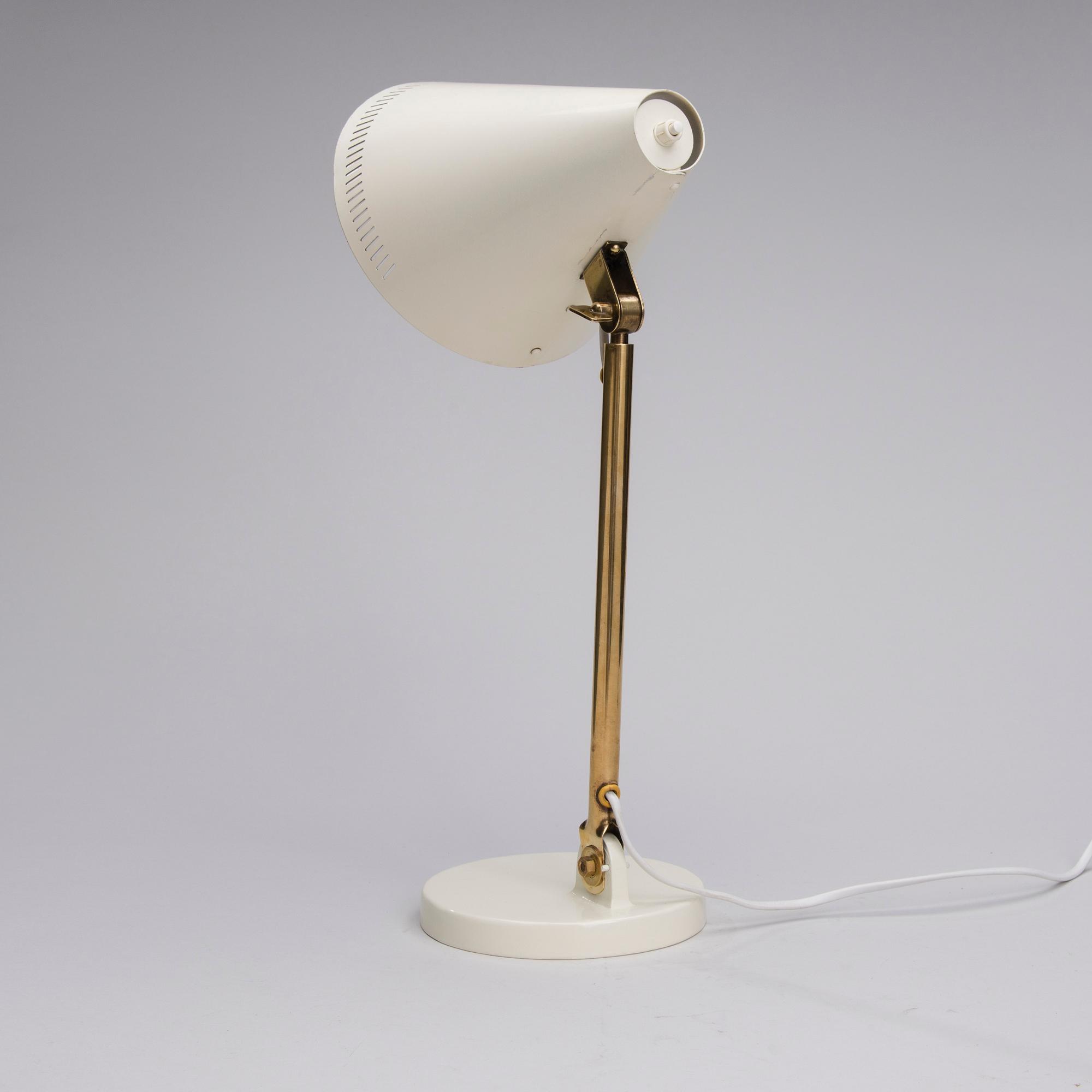 BORDSLAMPA, modell 9222, Paavo Tynell, tillverkad av Taito Oy.
