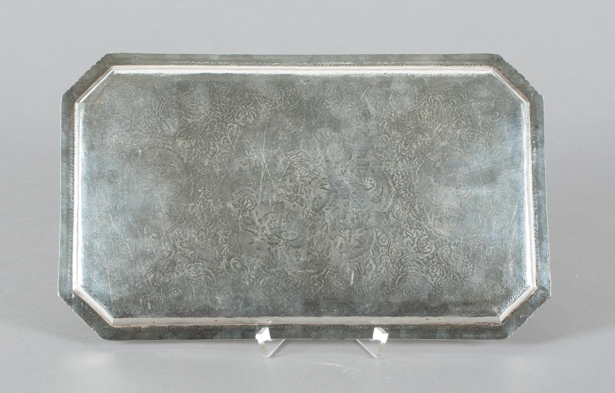 BRICKA, silver Persien/Iran, Reza Shah-perioden, 1900-talets första hälft. Vikt ca 570 g.