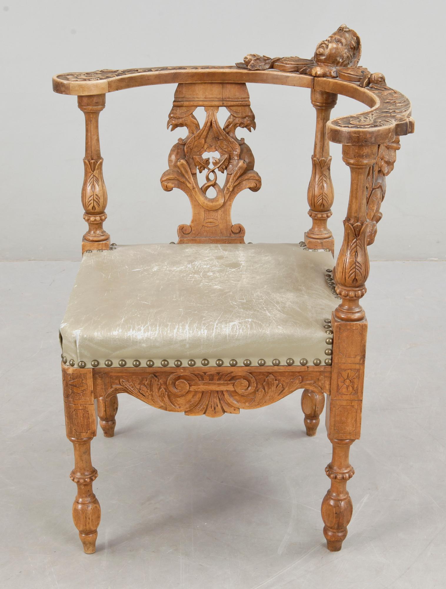 PUDERSTOL, renässansstil, omkring 1900.