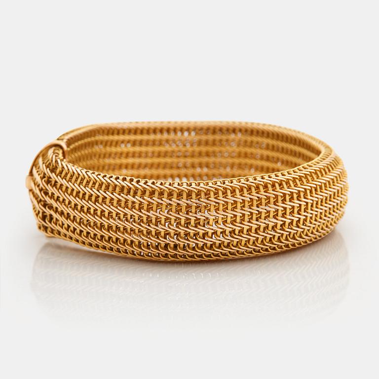 A bracelet with mesh-links.