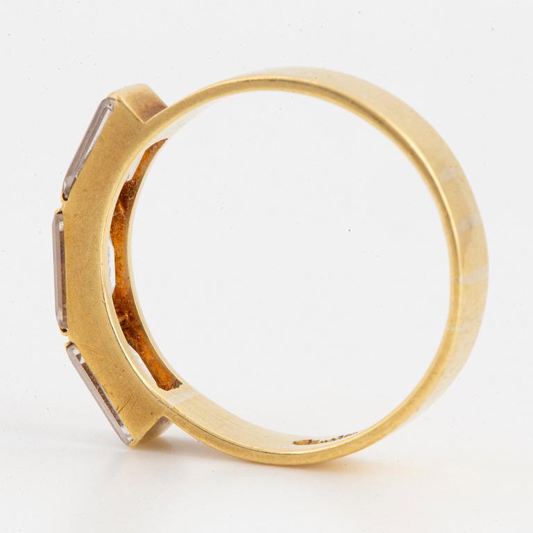 A Wiwen Nilsson faceted rock crystal ring.