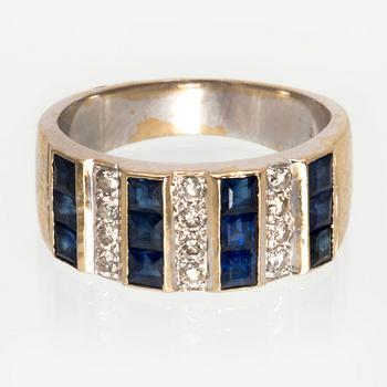 Ring 18K whitegold sapphires and brilliant-cut diamonds approx 0,30 ct in total.