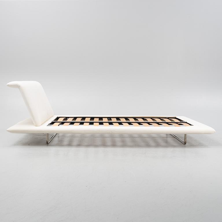 Naoto Fukasawa, sängbotten, "Siena Bed", B&B Italia, formgiven 2007.