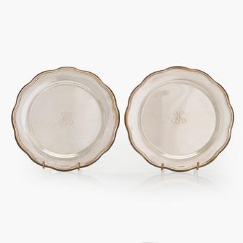 A 10-piece set of silver chargers, Kultateollisuus, Turku 1938 and 1980.