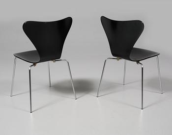 STOLAR, ett par, "Sjuan", Arne Jacobsen, Fritz Hansen, Danmark, 1971.