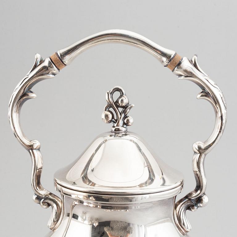 A rococo-style silver plated coffee- and tea service, Birmingham Silver Co, USA, 20th century. (7 pieces).